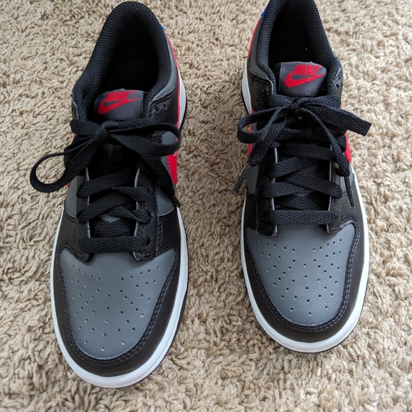 NIKE DUNK LOW GS BLACK UNIVERSITY RED-WHITE "SPIDER VERSE" - Picture 2 of 7